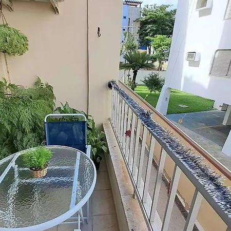 Apto em Guarujá com Aréa aconchegante privativa com churrasqueira-2